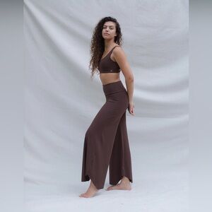 NWT Indigo Luna Layla Flares - Tall Carob